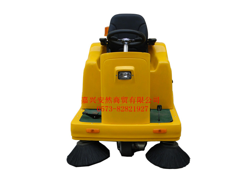 L1350駕駛式掃地機(jī) 海鹽學(xué)校用掃地機(jī)